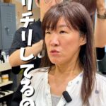 ＠closet_shinjuku ← 新宿御苑前で「自然な縮毛矯正・髪質改善」をお探しの方へ 「最近、髪がまとまりにくくなった」 前よりうねる。 湿気で広がる。 表面にパサつきが出る。 朝アイロンしても、夕方にはまとまらない。
